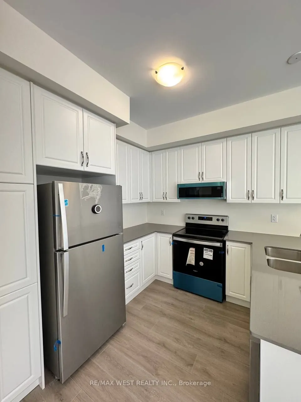 1695 Dersan Street, #906