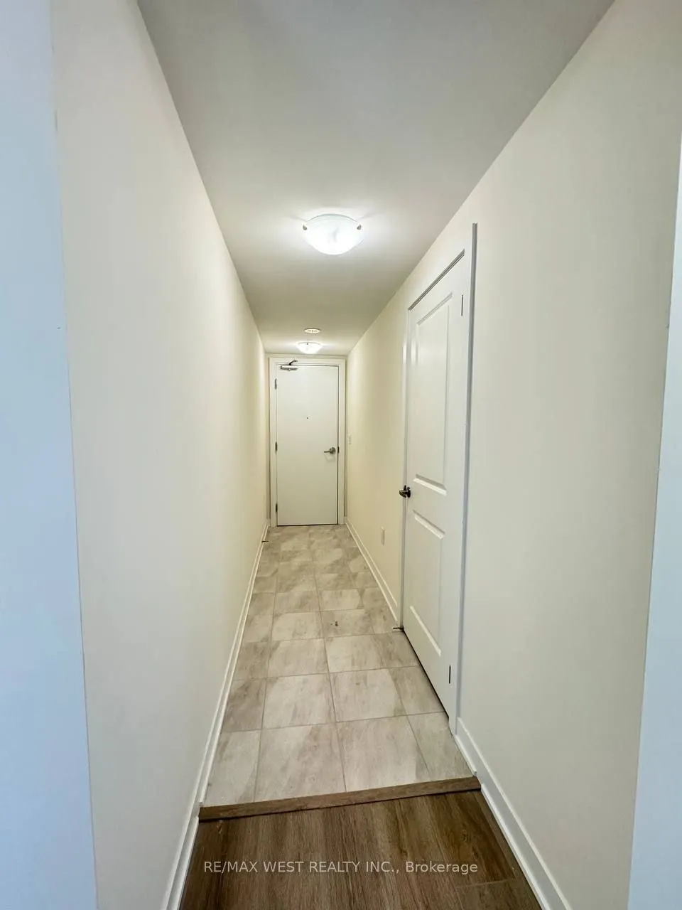 1695 Dersan Street, #906