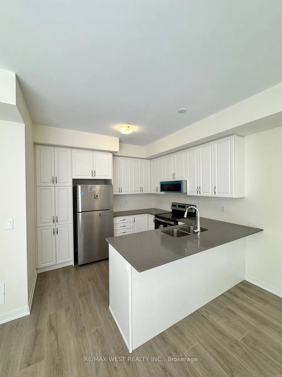 1695 Dersan Street, #906