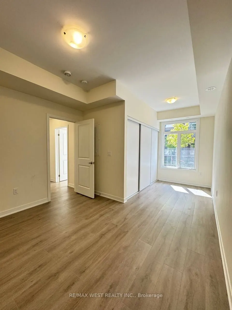 1695 Dersan Street, #906