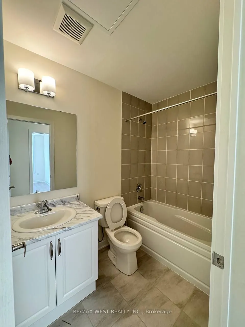 1695 Dersan Street, #906