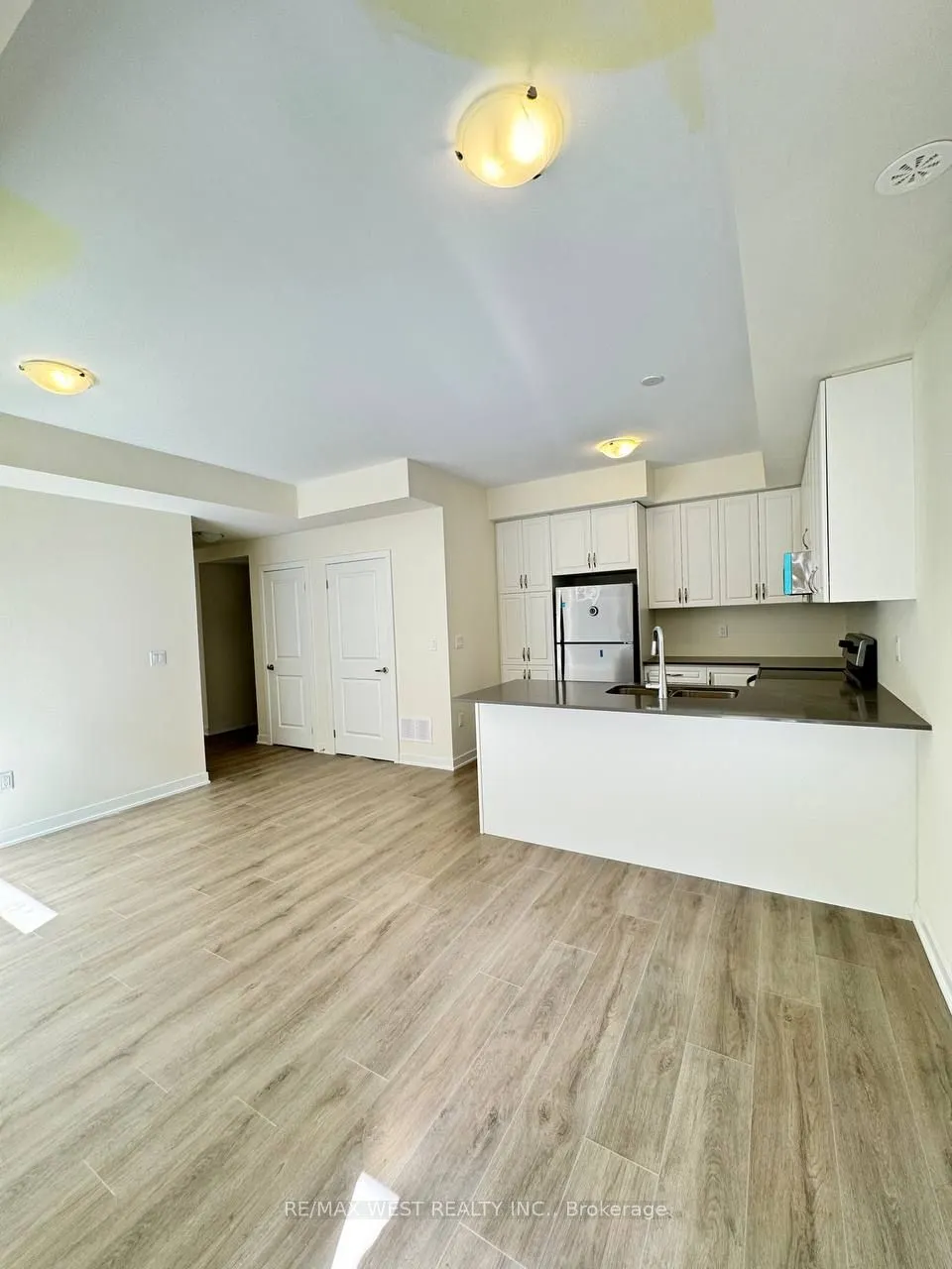 1695 Dersan Street, #906