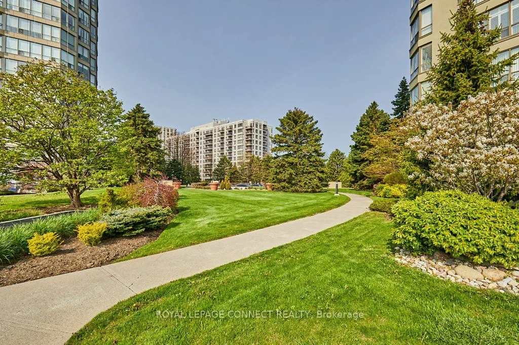 1890 Valley Farm Road, #901