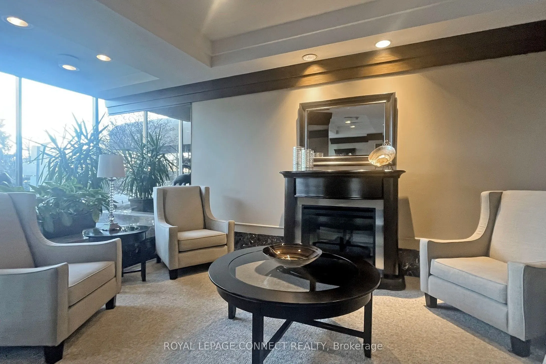 1890 Valley Farm Road, #901