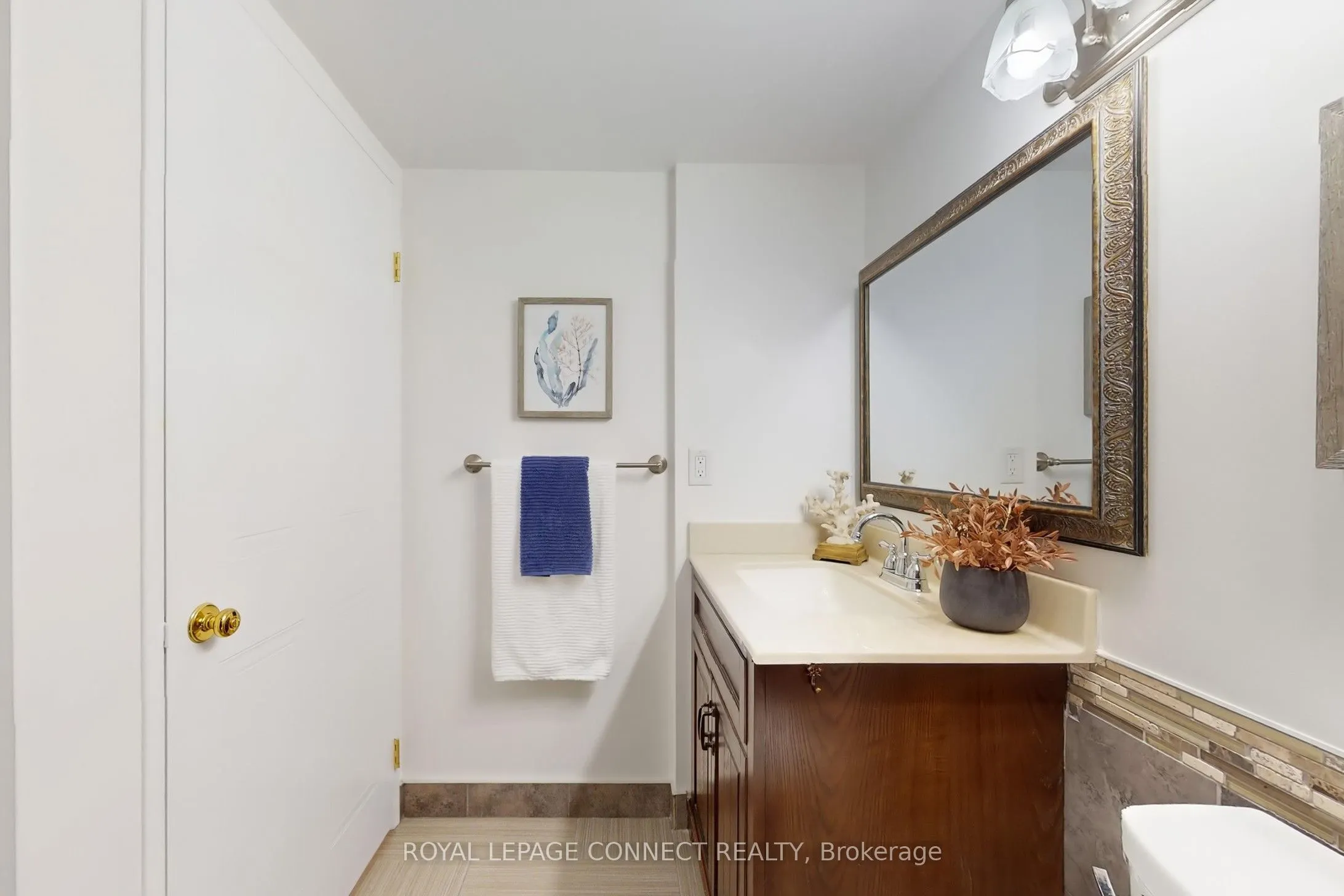 1890 Valley Farm Road, #901