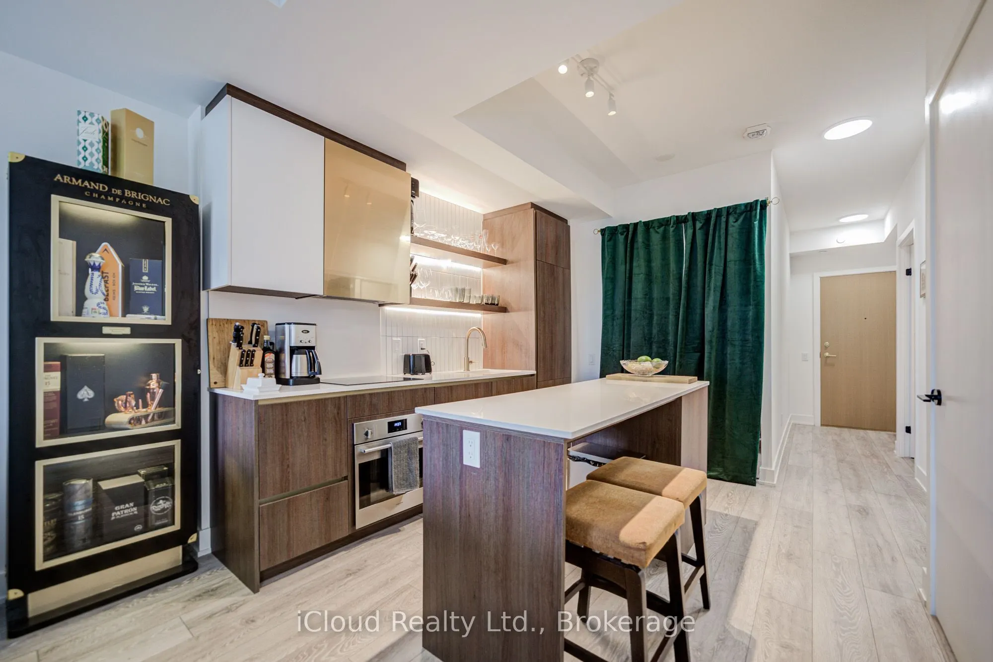 1285 Queen Street E, #211