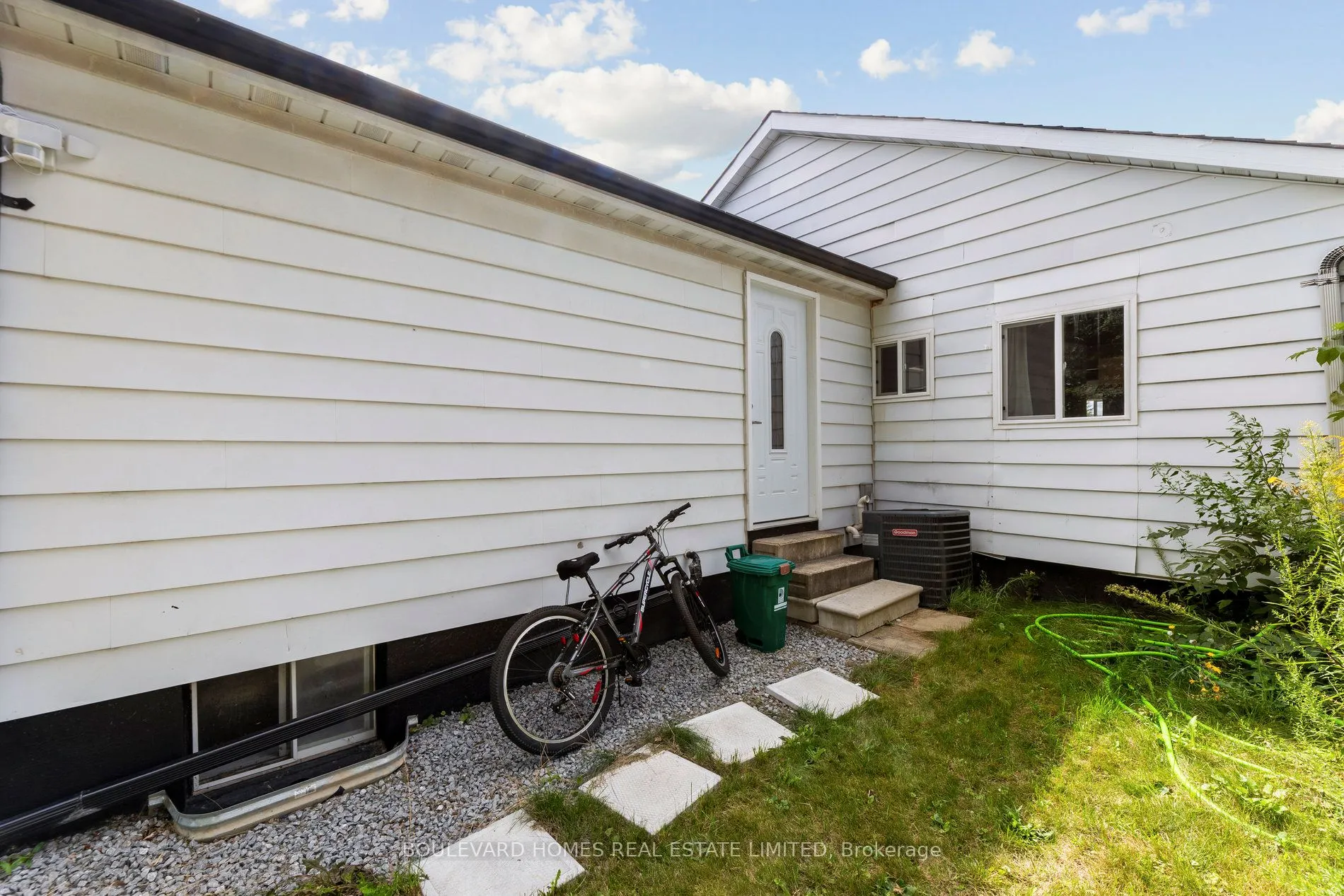 315 Oshawa Boulevard N