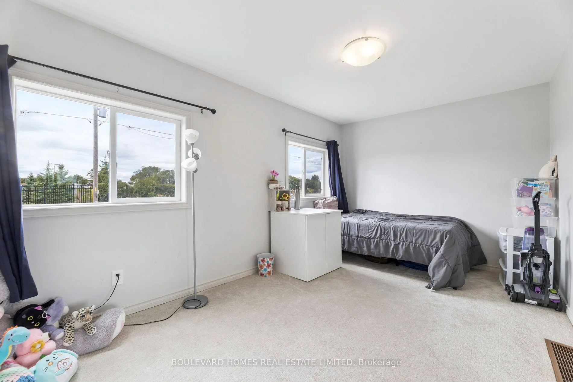 315 Oshawa Boulevard N
