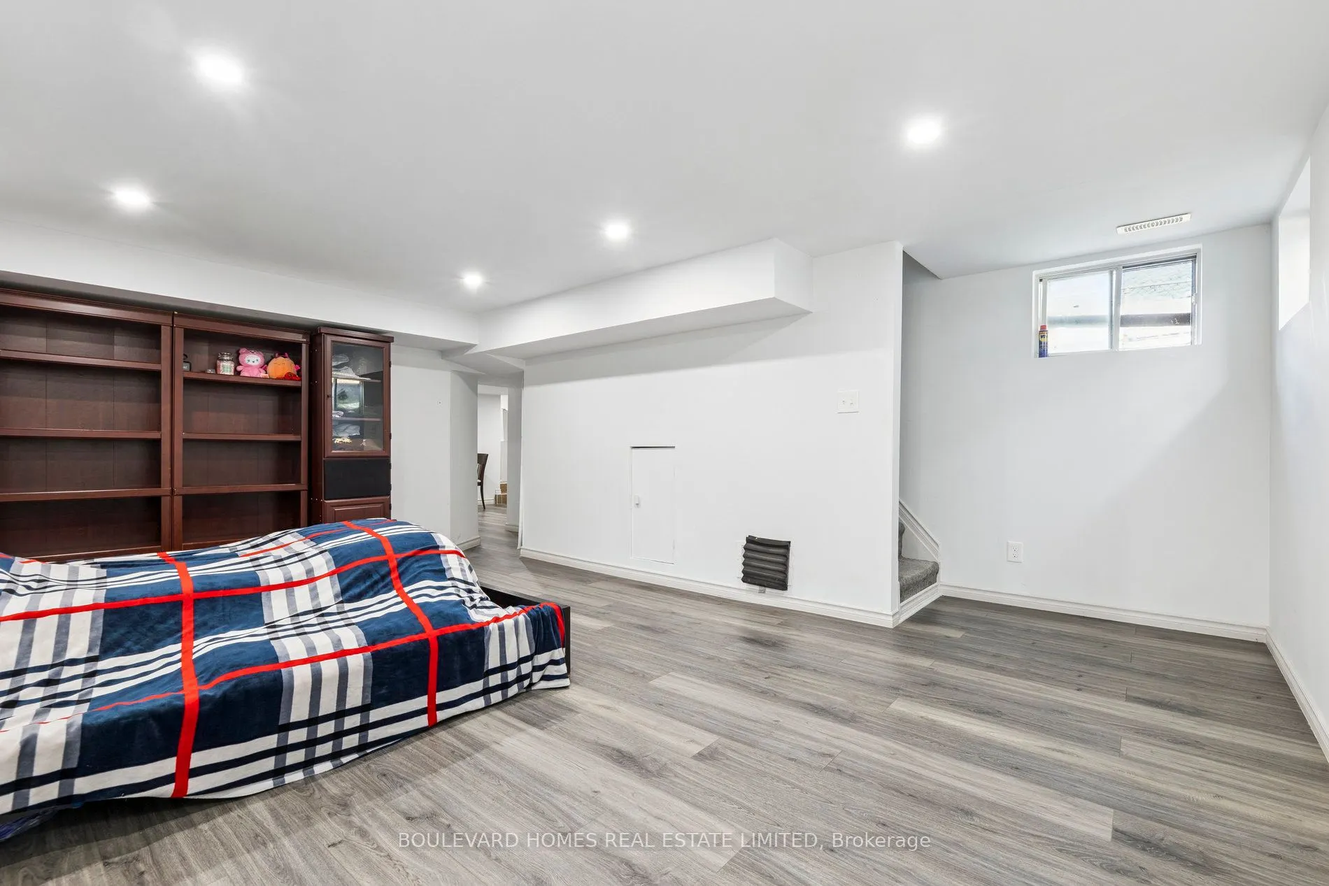 315 Oshawa Boulevard N