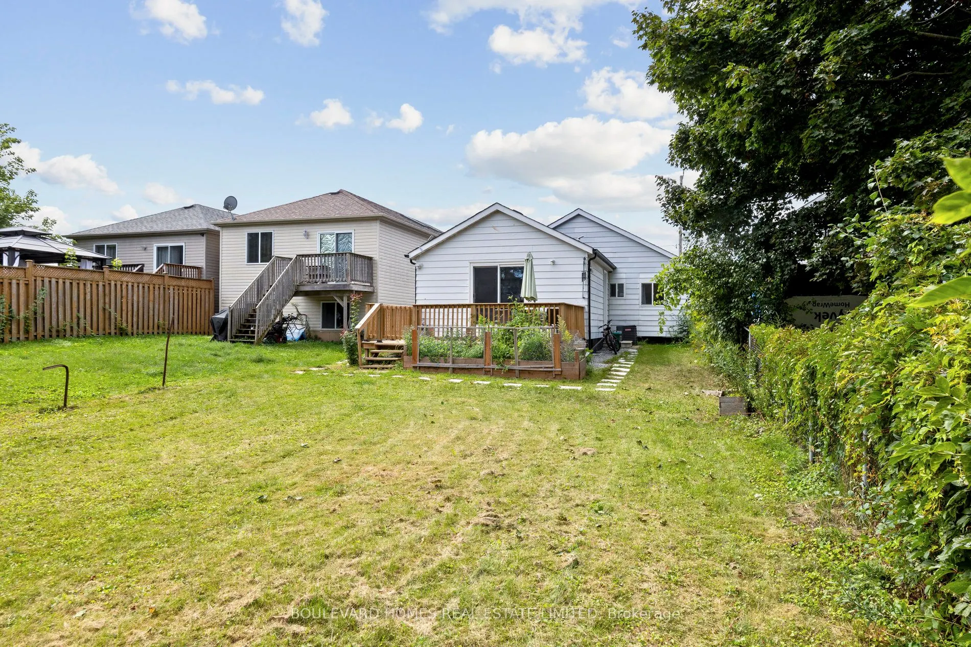315 Oshawa Boulevard N