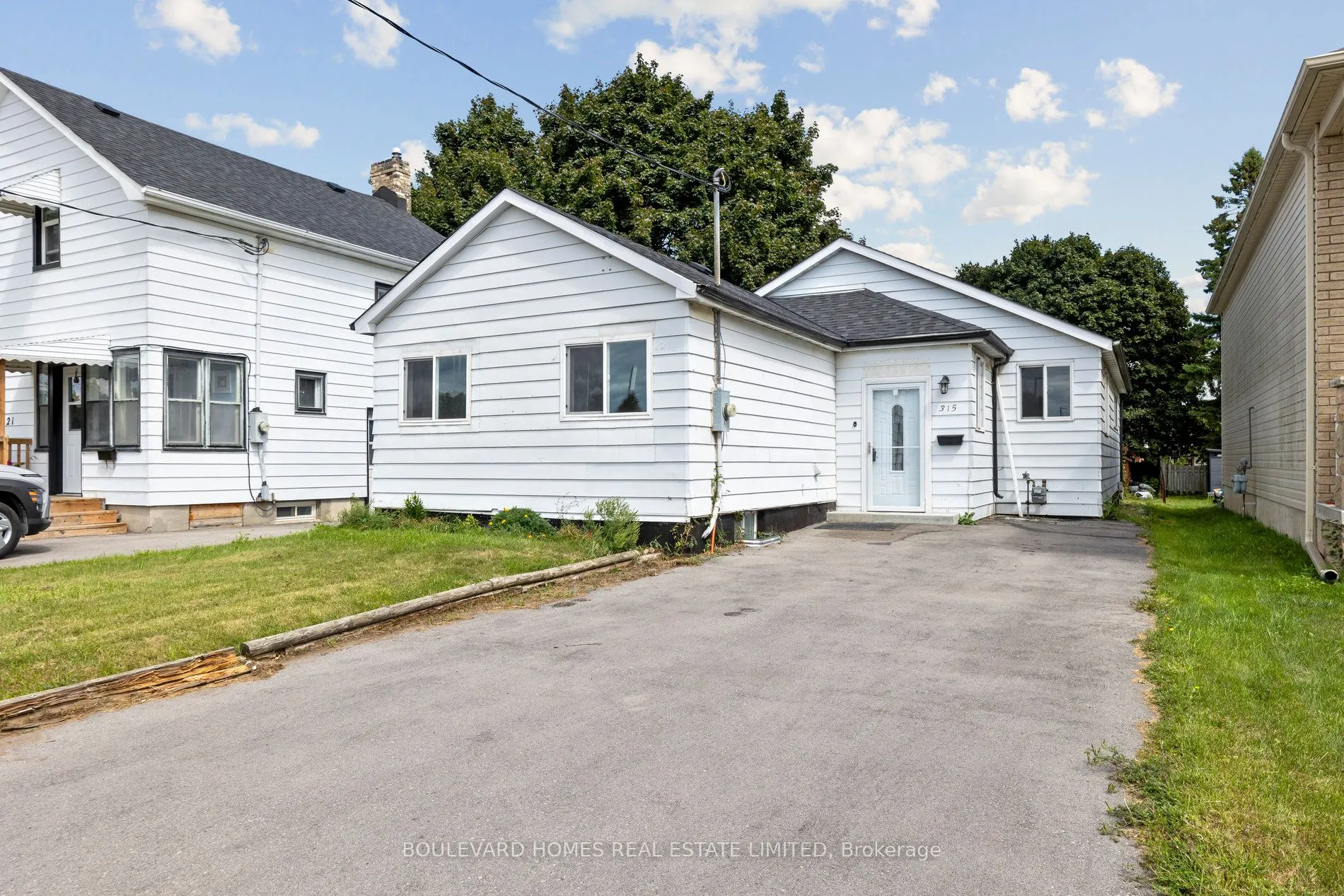 315 Oshawa Boulevard N
