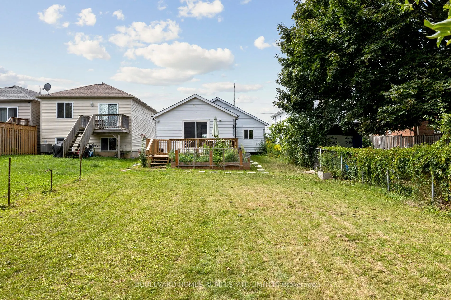 315 Oshawa Boulevard N