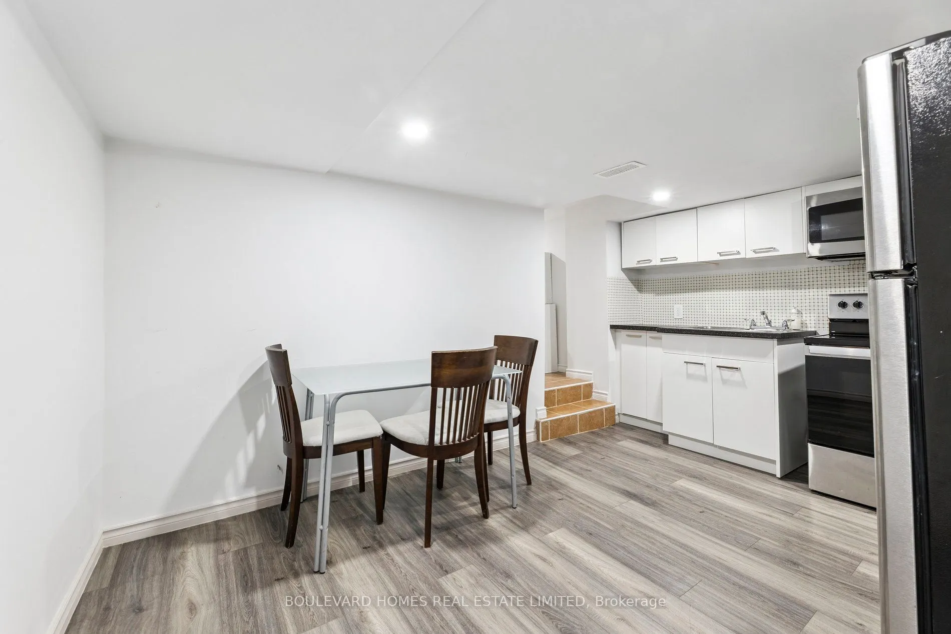 315 Oshawa Boulevard N