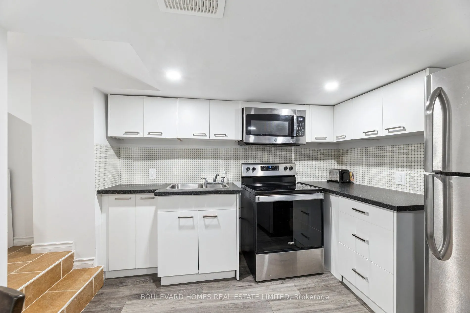 315 Oshawa Boulevard N