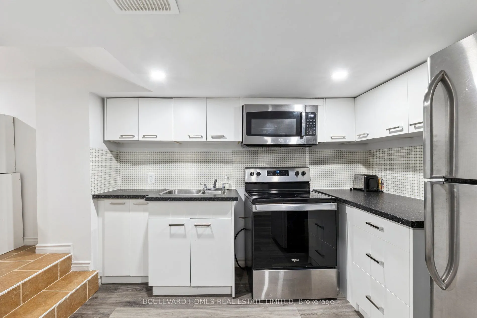 315 Oshawa Boulevard N