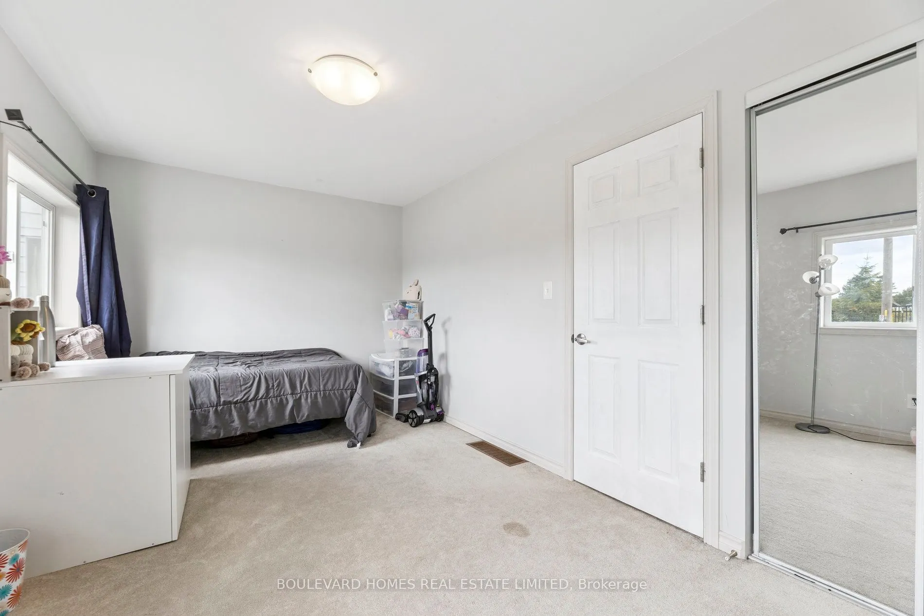 315 Oshawa Boulevard N