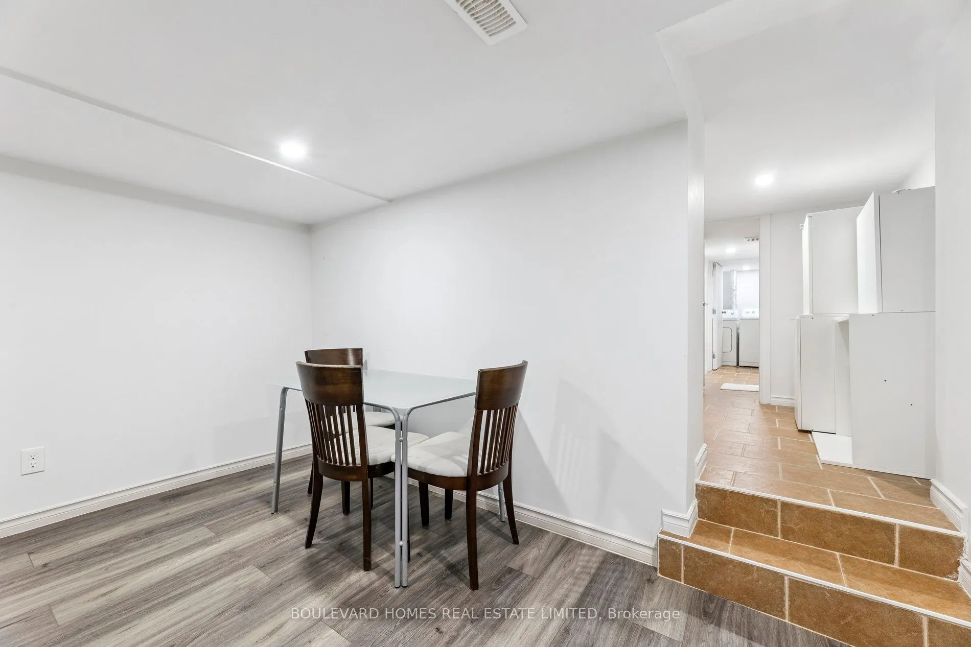 315 Oshawa Boulevard N