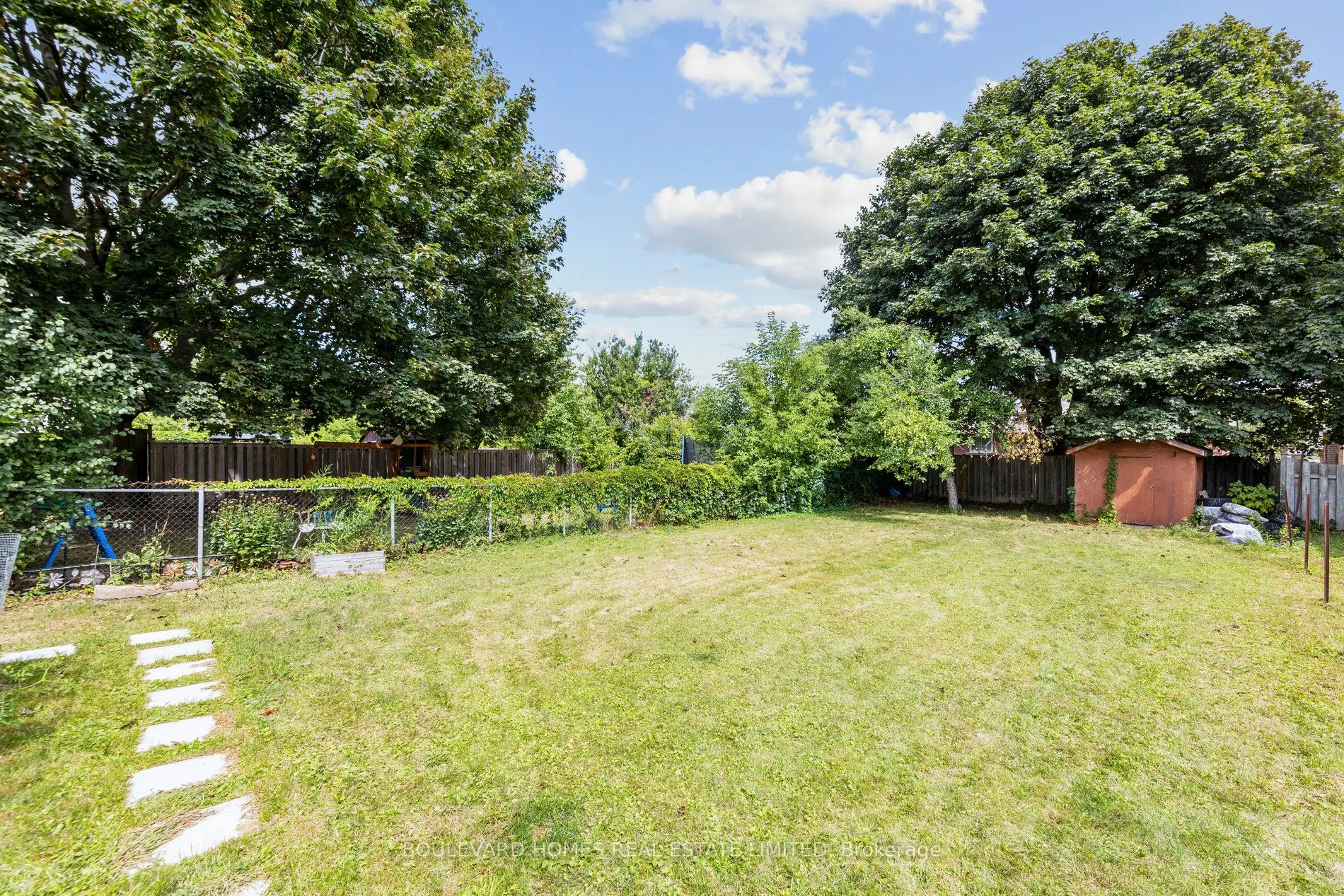 315 Oshawa Boulevard N