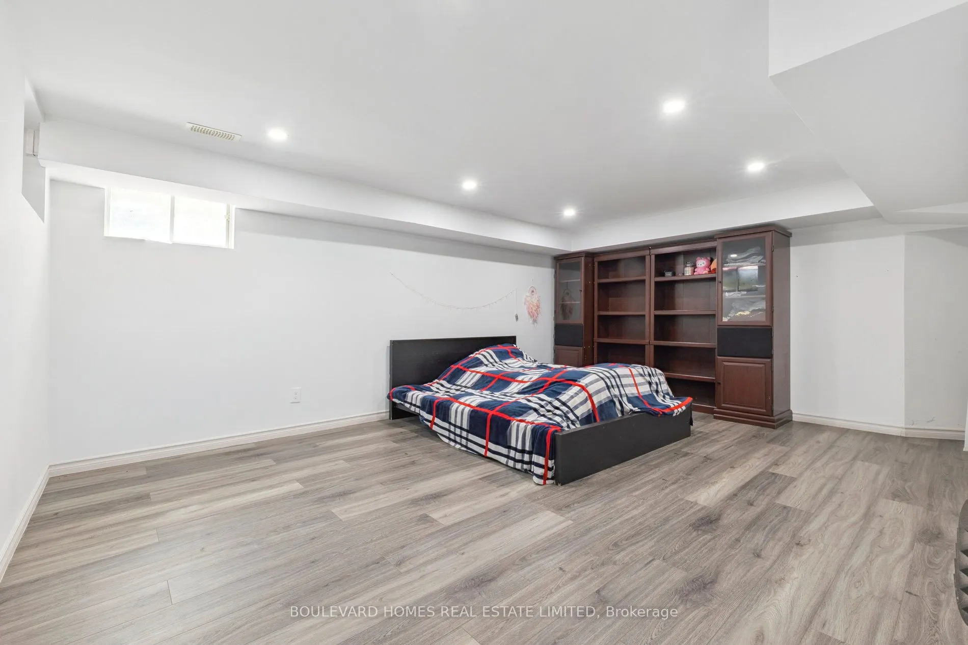 315 Oshawa Boulevard N