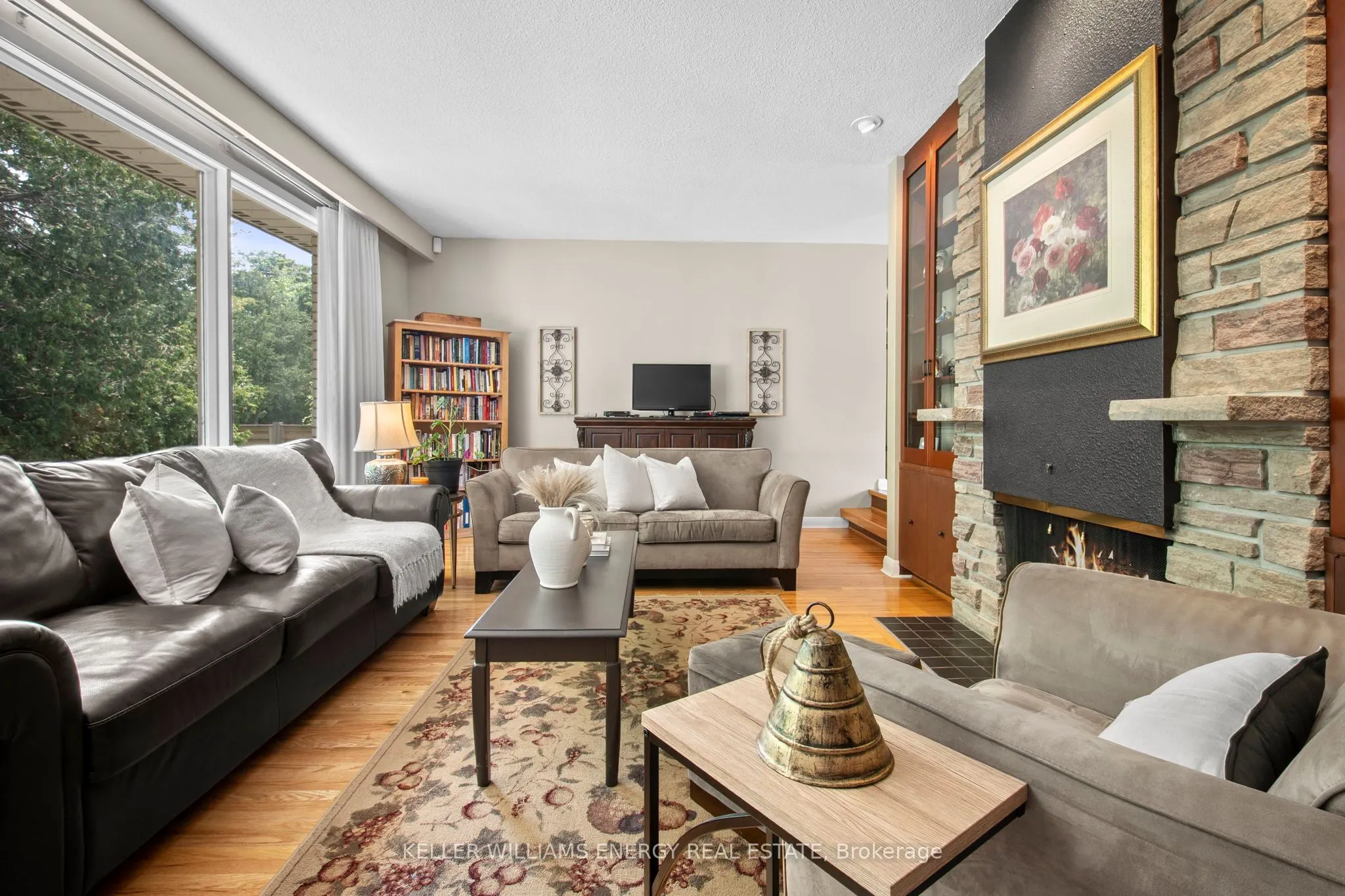 833 Glenmanor Drive