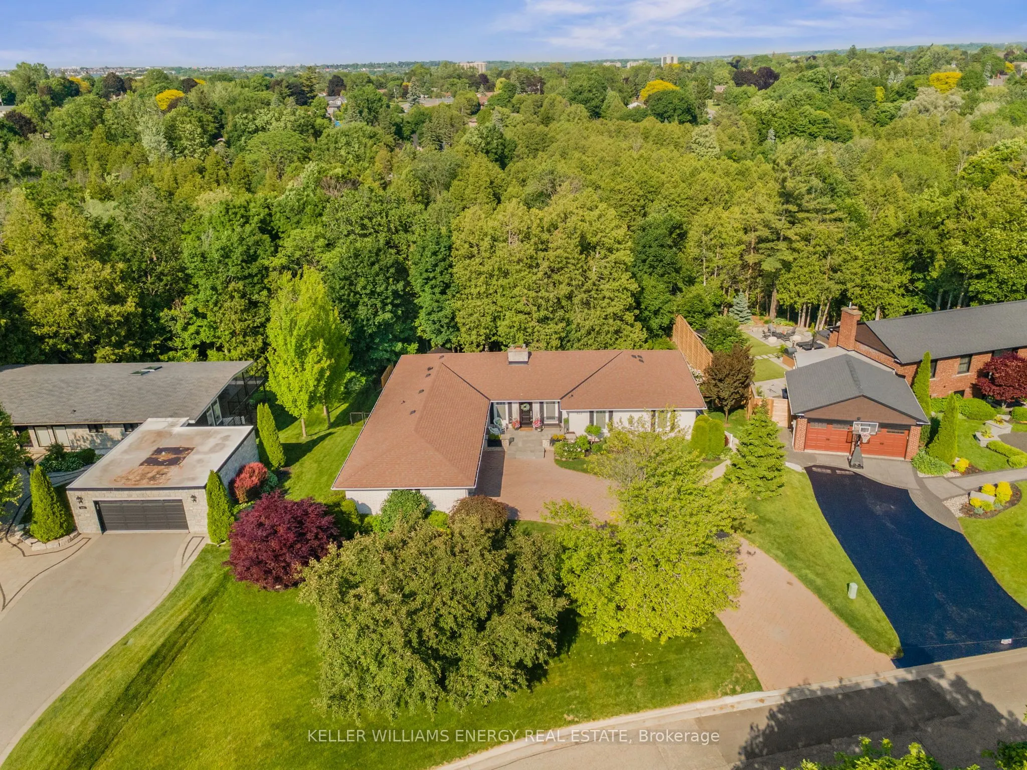 833 Glenmanor Drive