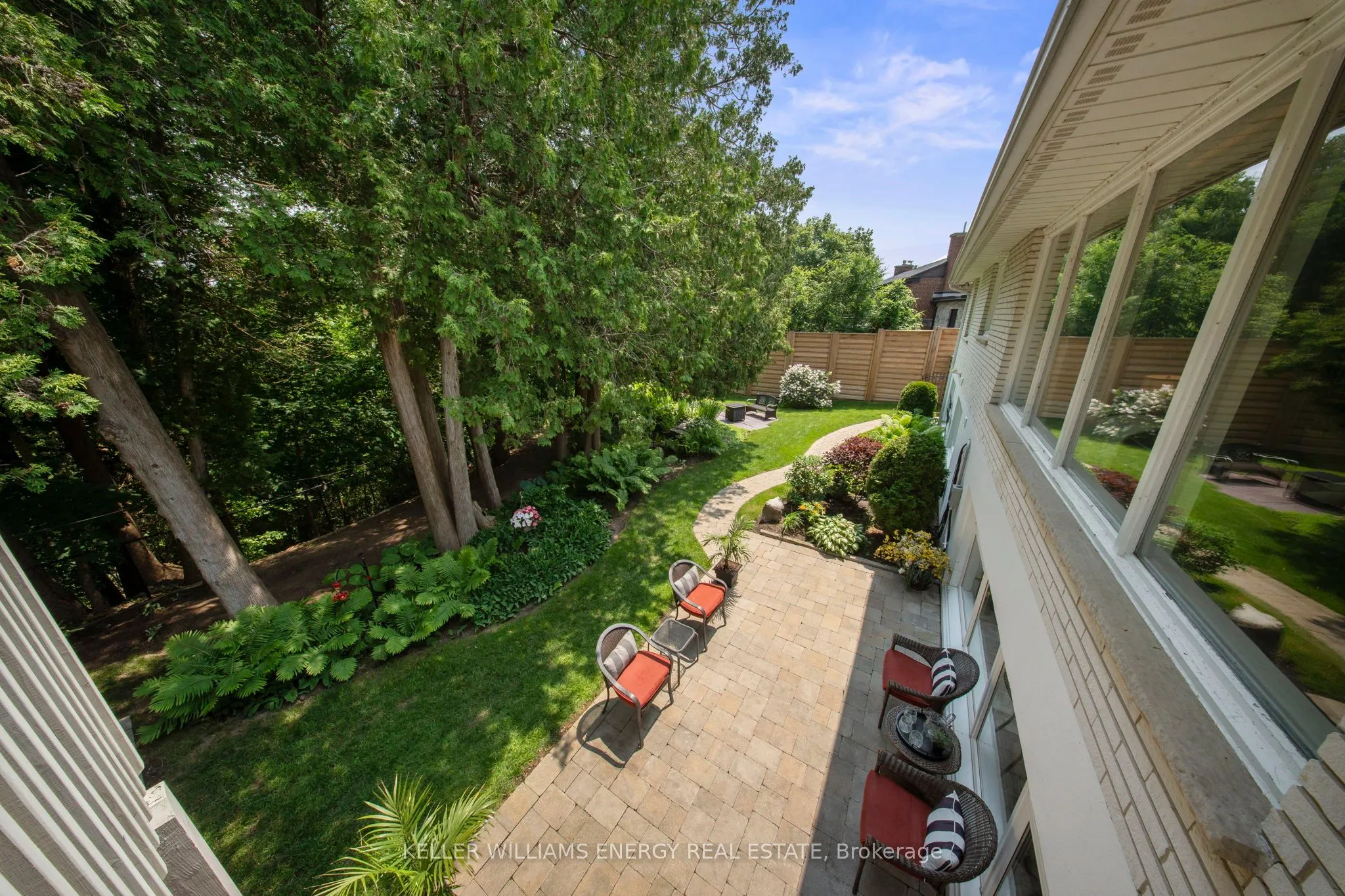 833 Glenmanor Drive