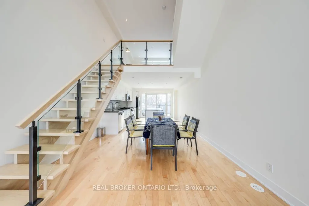987 Dundas Street E