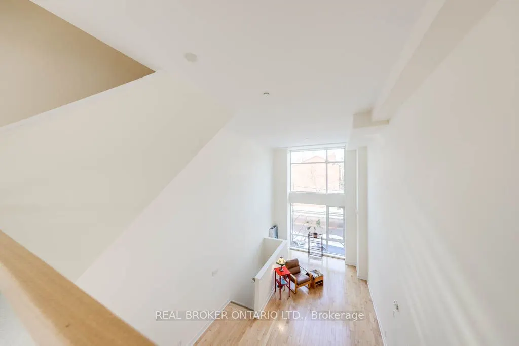 987 Dundas Street E