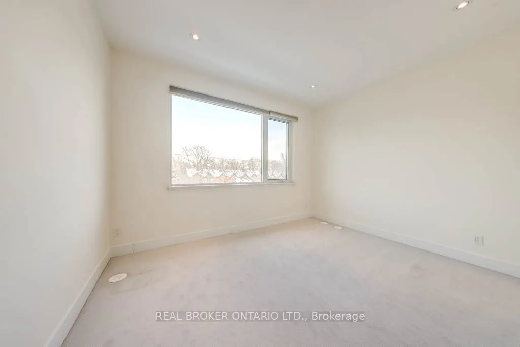 987 Dundas Street E