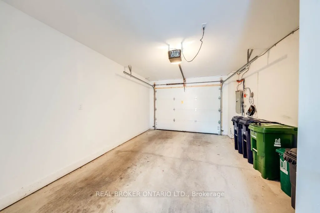 987 Dundas Street E