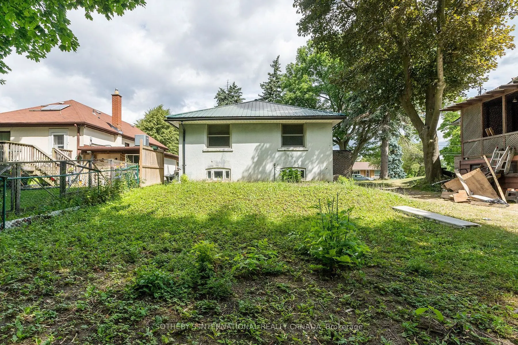 17 Ayre Point