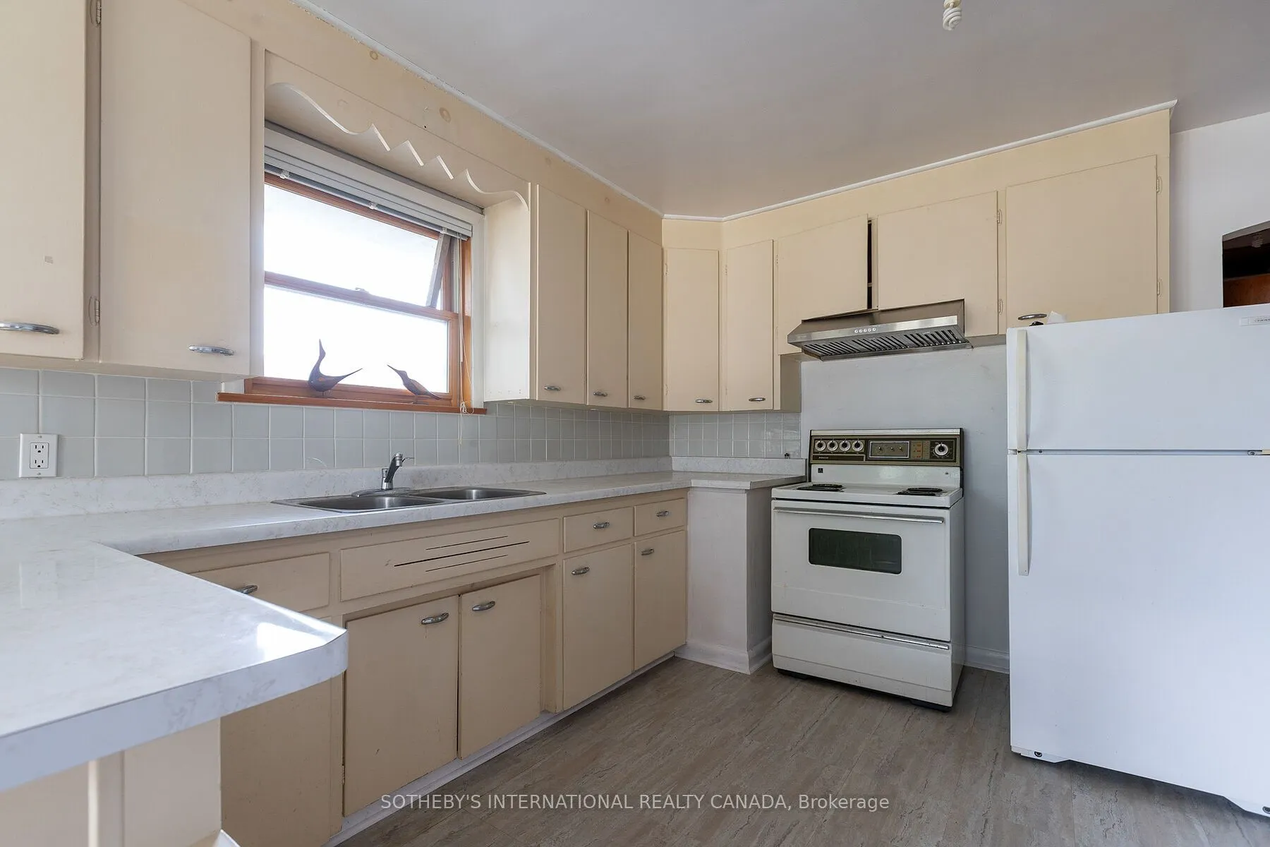 17 Ayre Point
