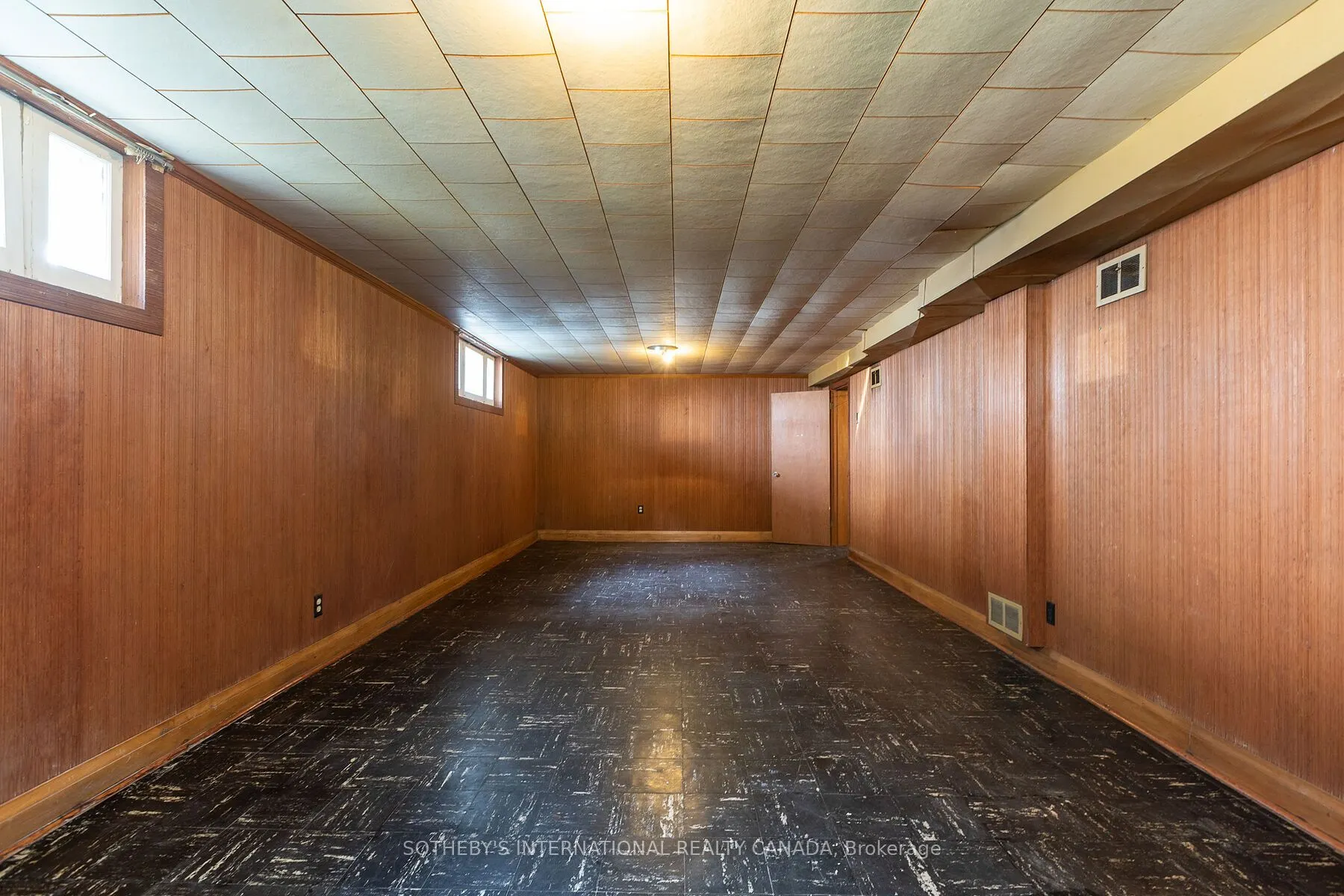 17 Ayre Point