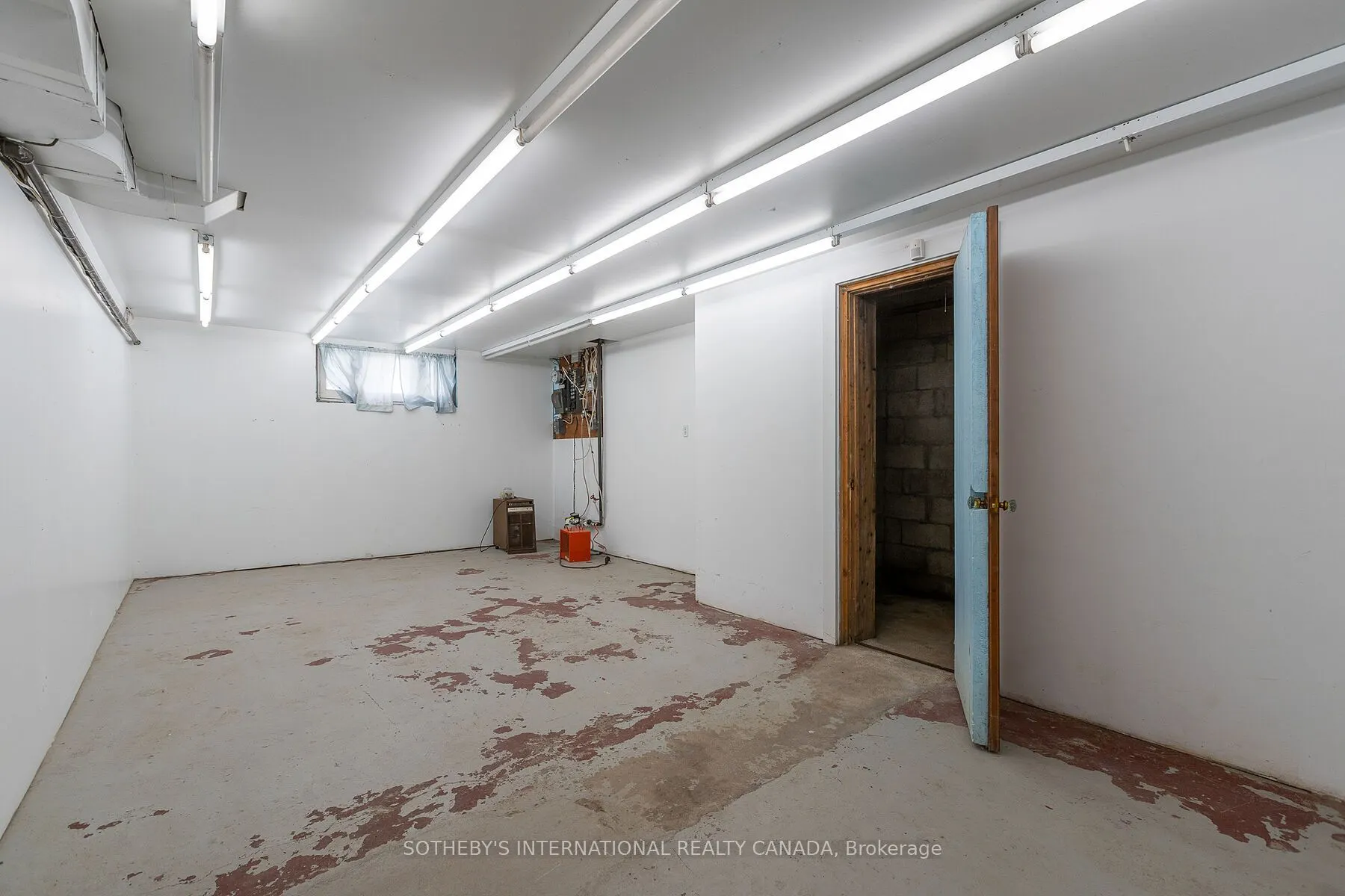 17 Ayre Point