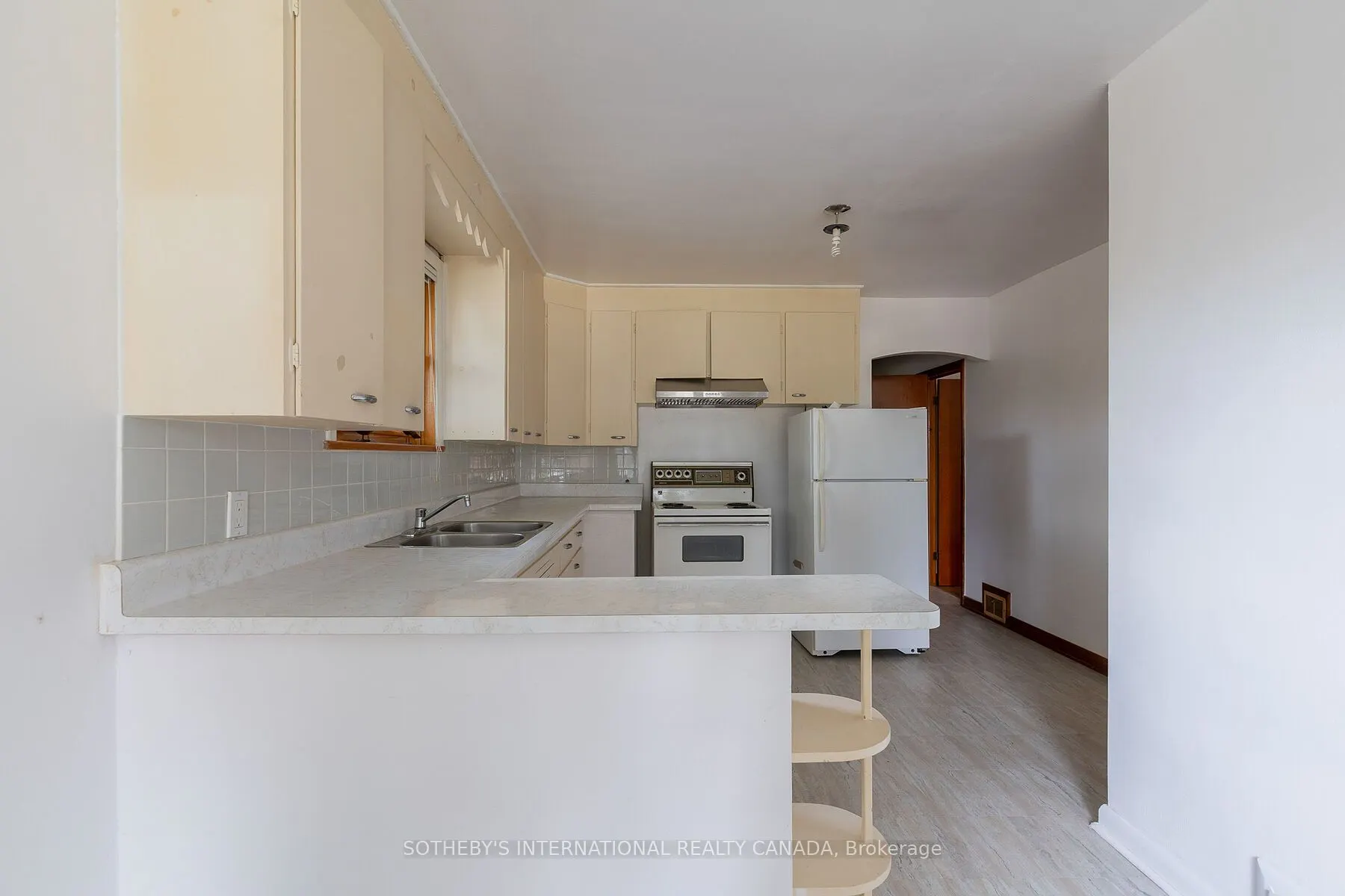 17 Ayre Point