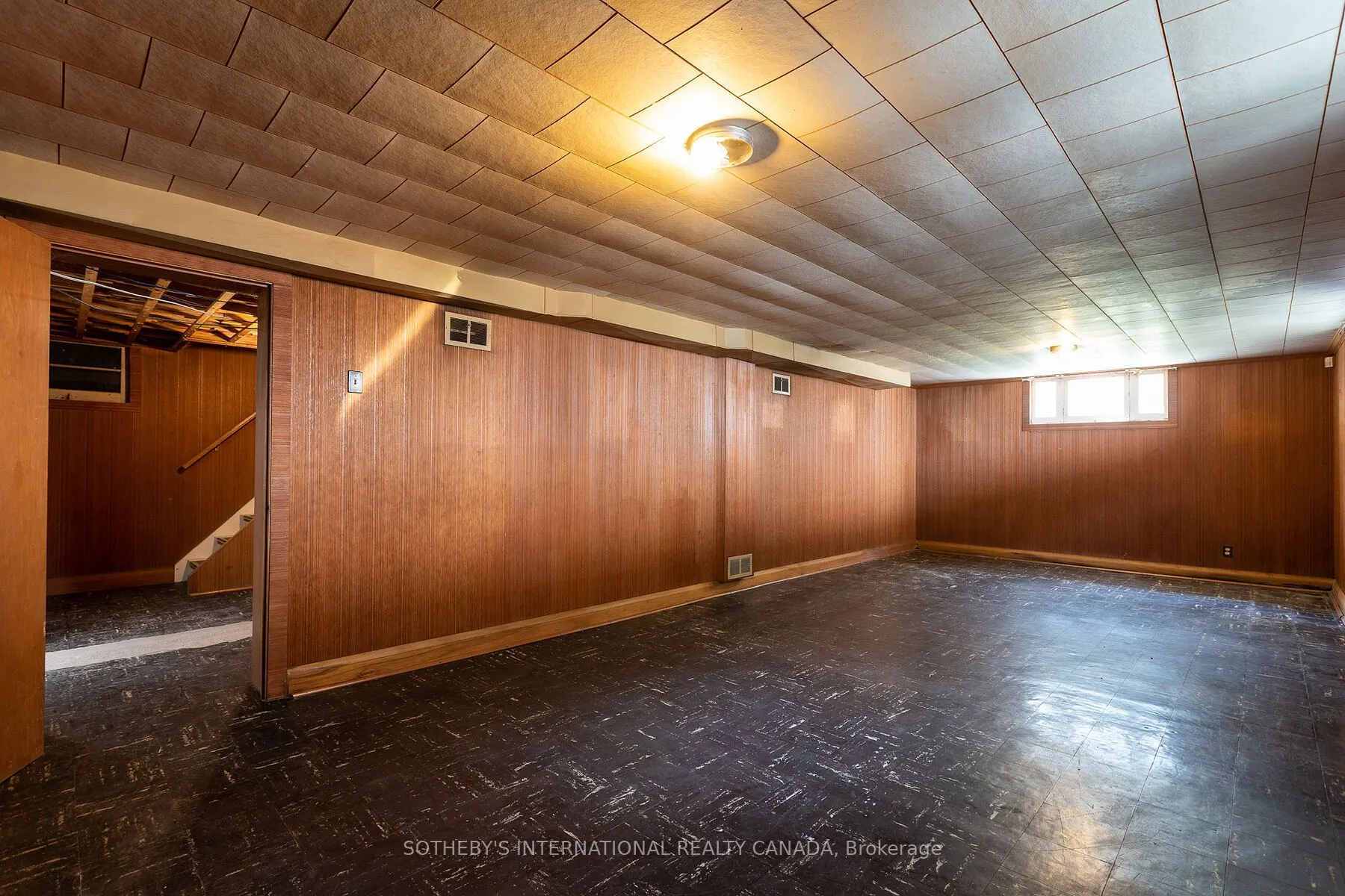 17 Ayre Point