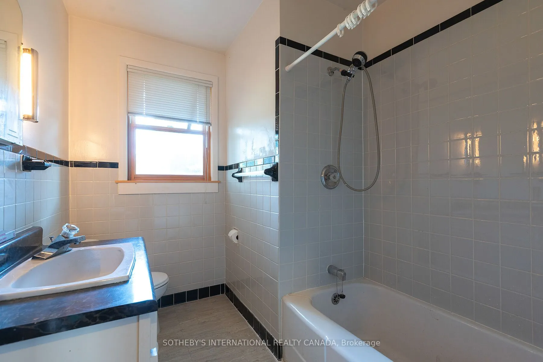 17 Ayre Point