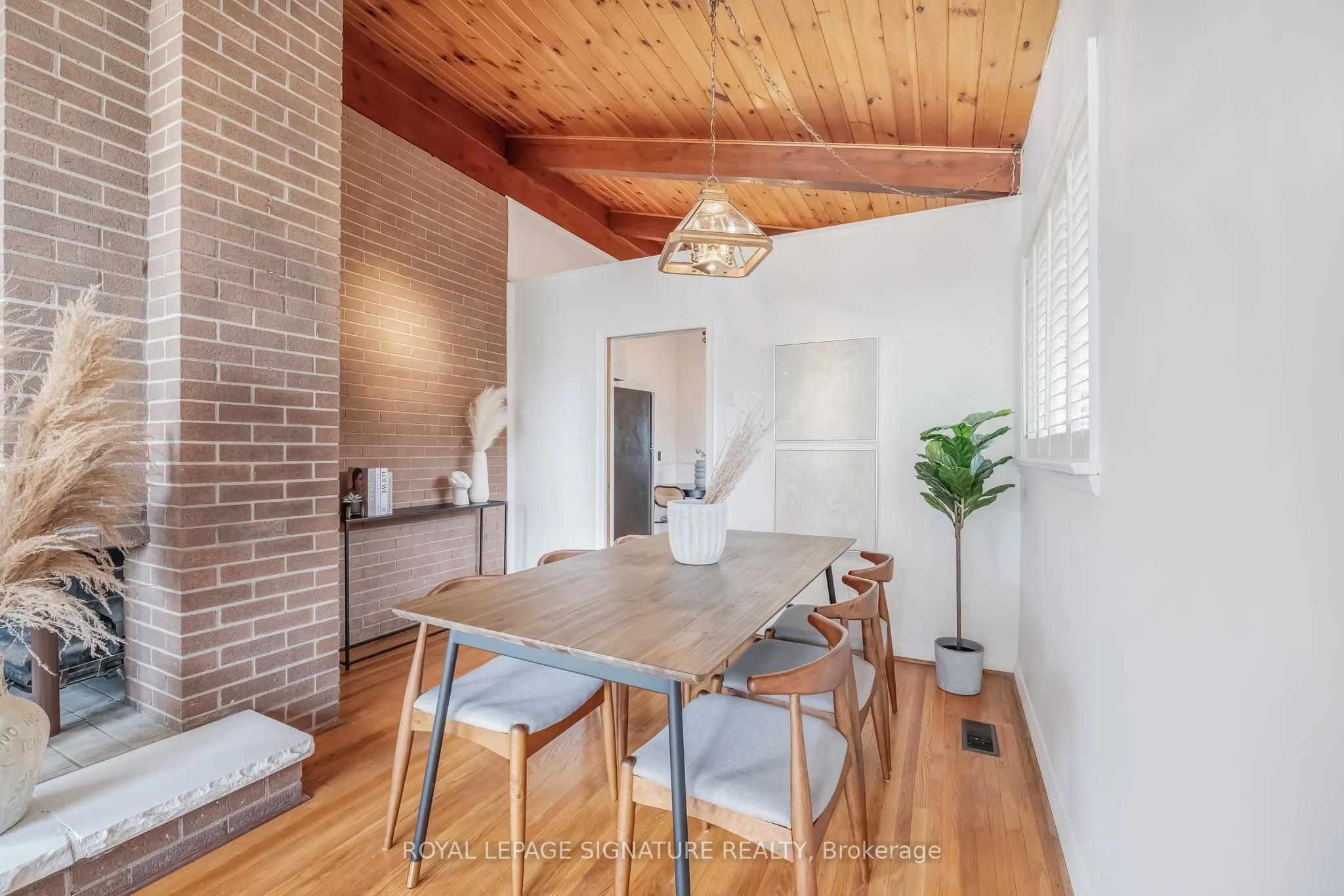 6 Lynn Gate Crescent