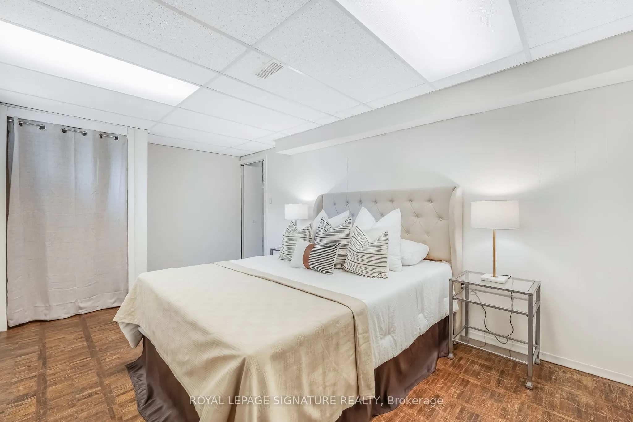 6 Lynn Gate Crescent