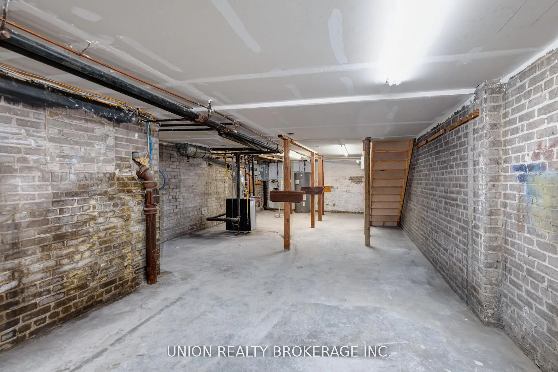 964 Kingston Road