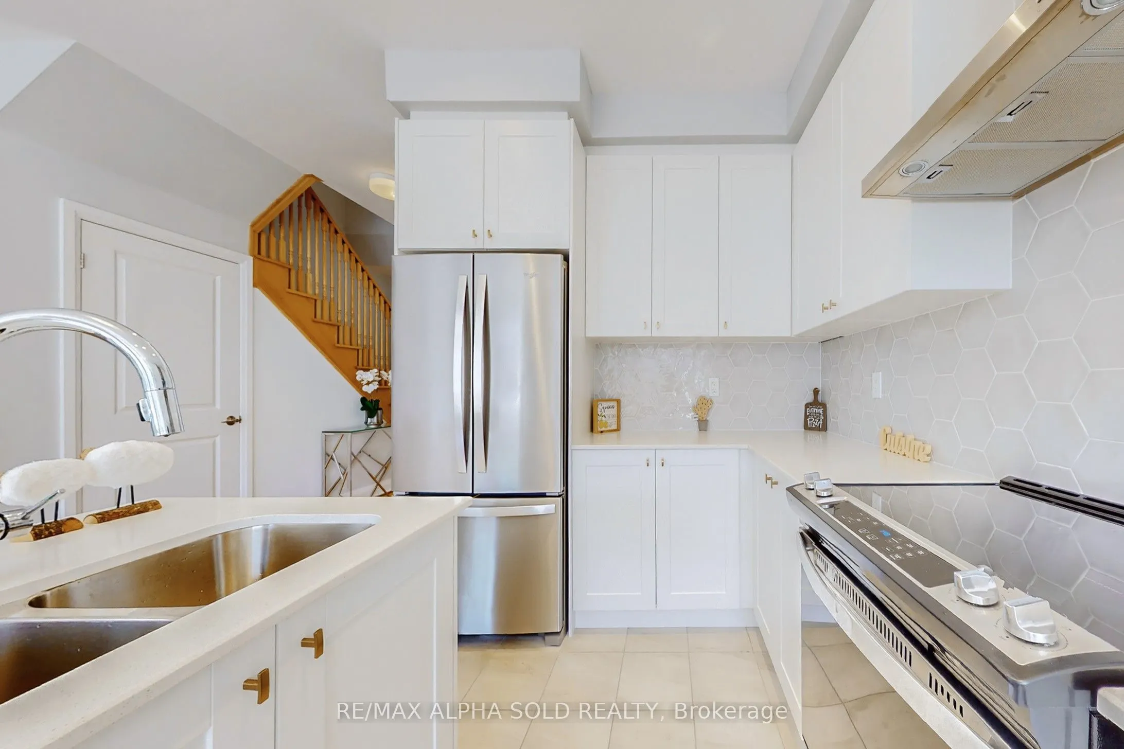 957 Grosbeak Trail
