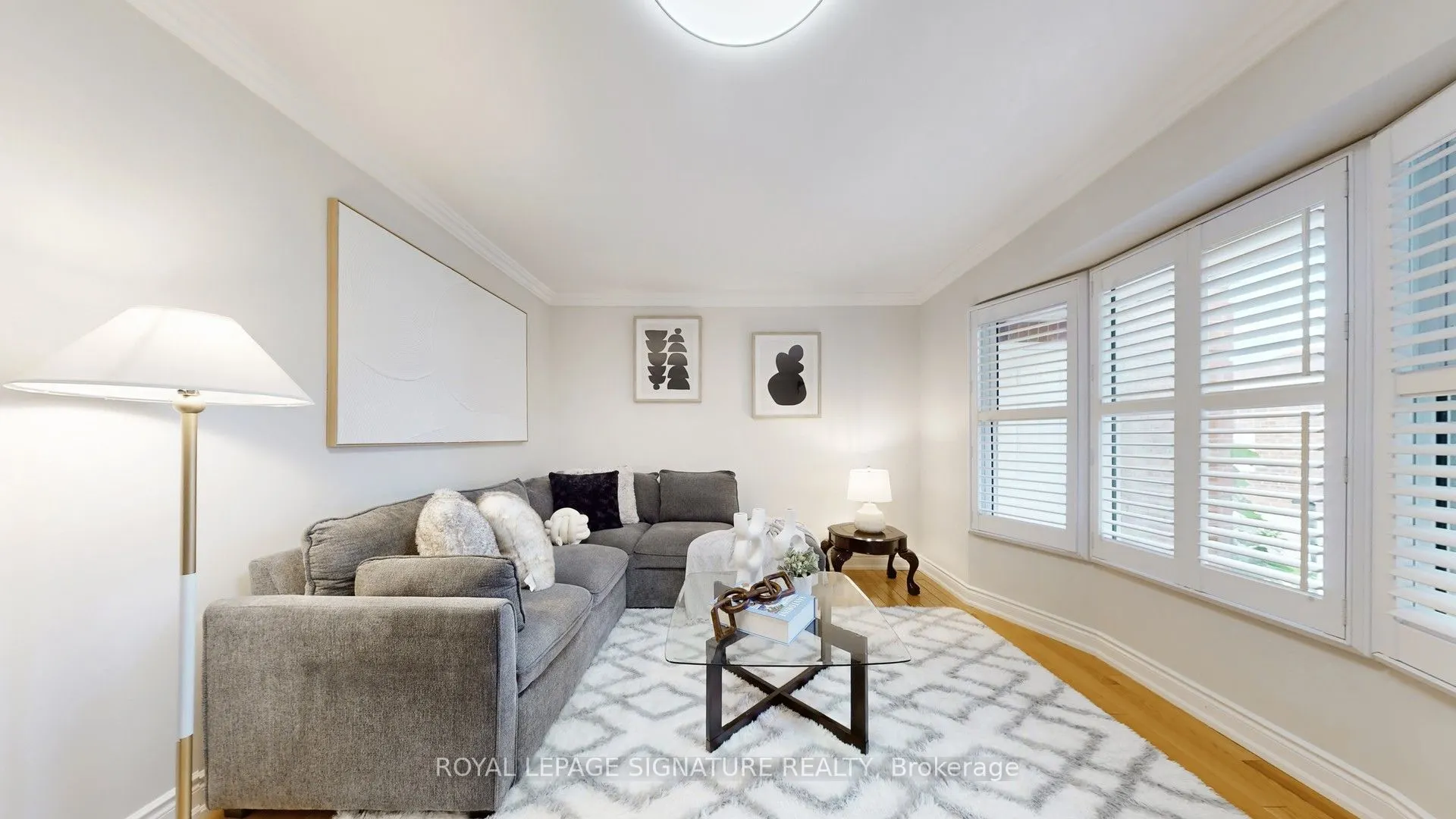26 Holmbush Crescent