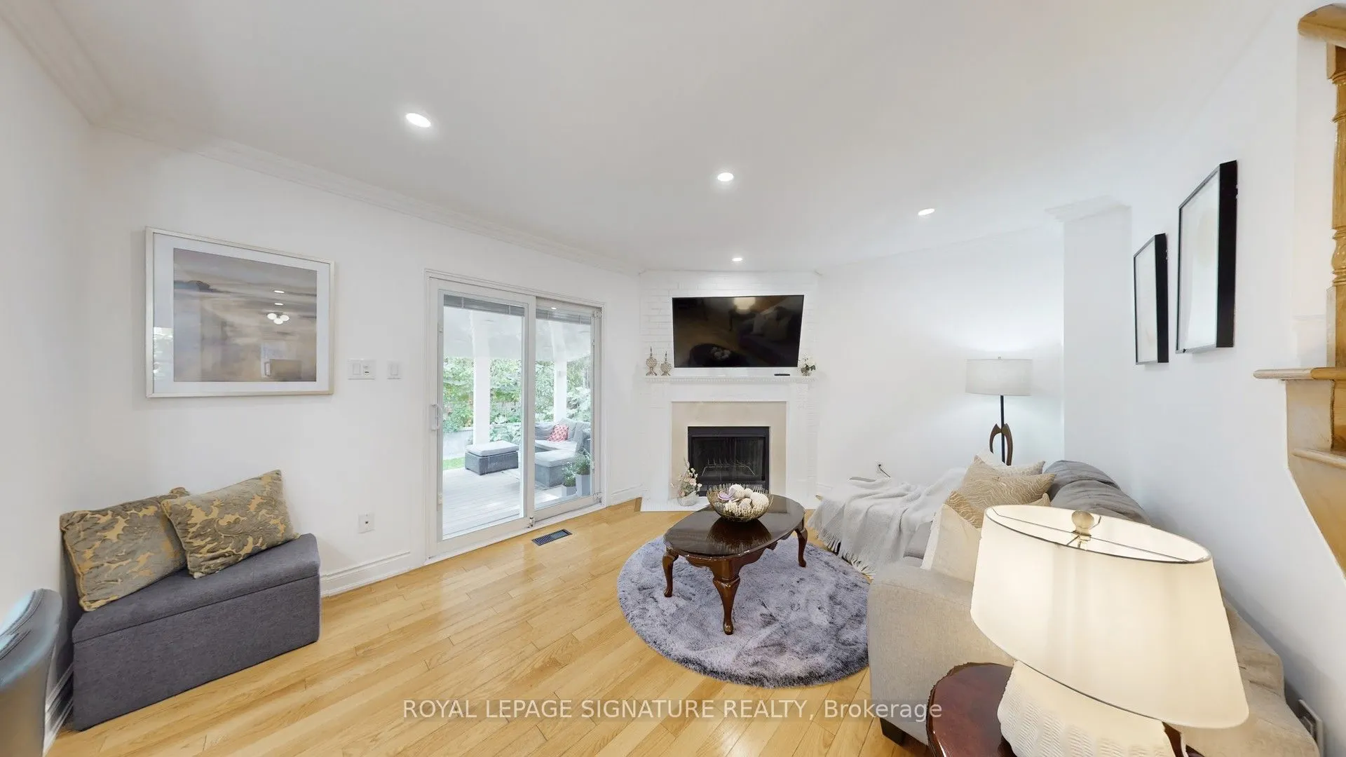 26 Holmbush Crescent