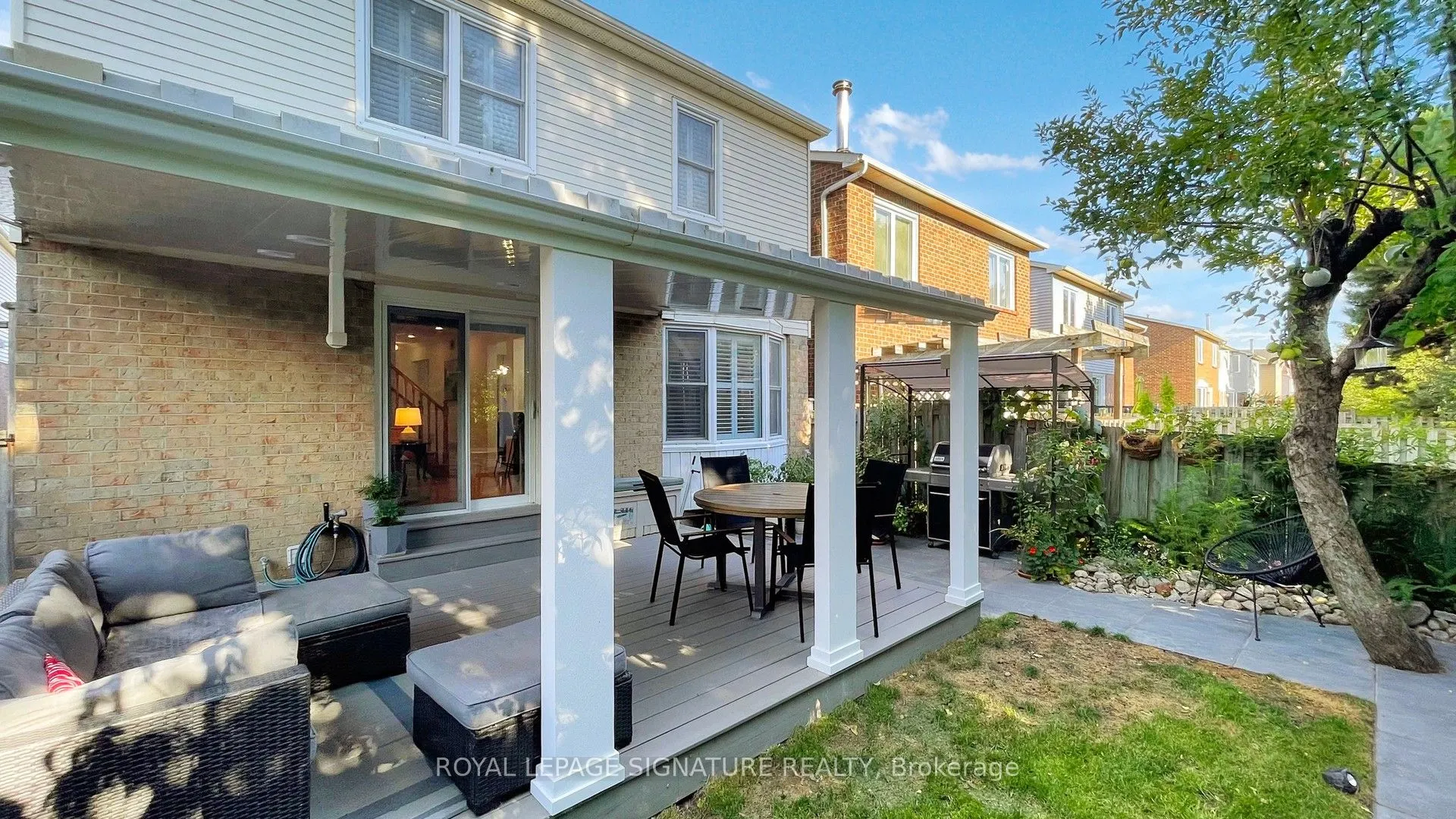 26 Holmbush Crescent