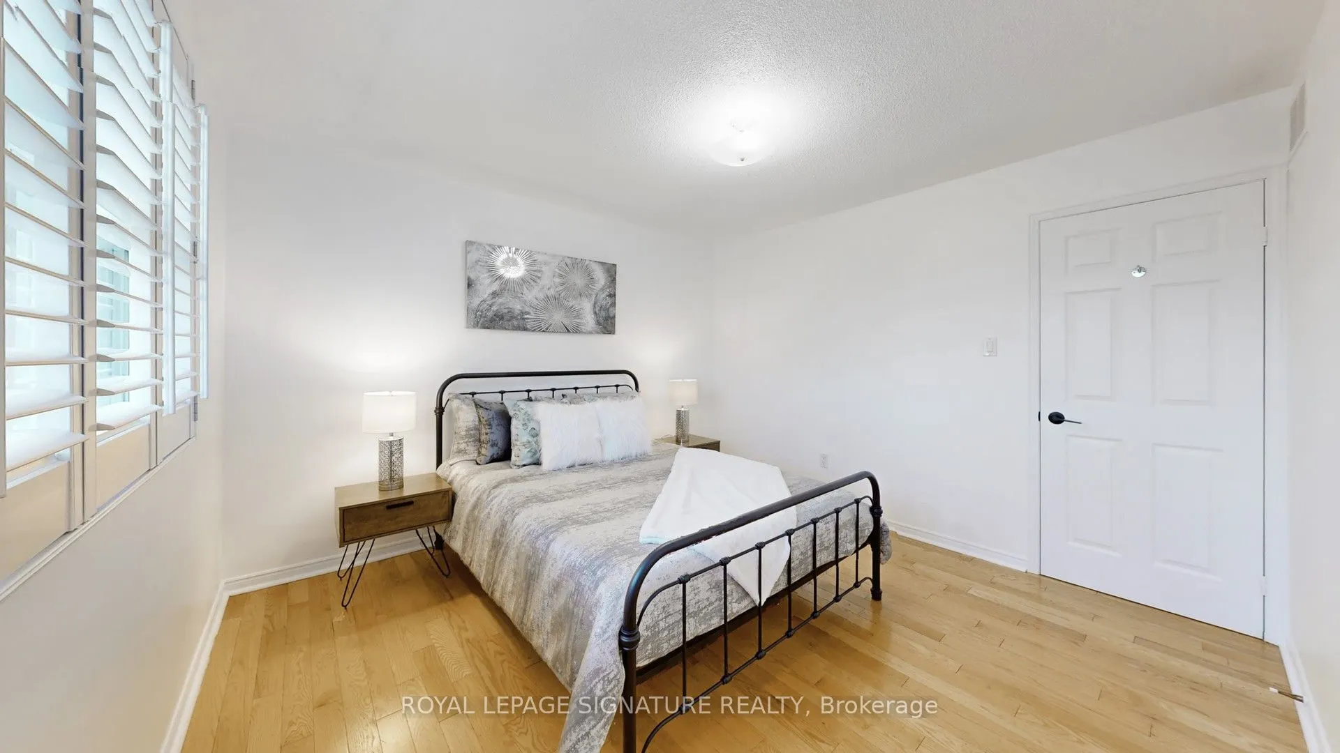 26 Holmbush Crescent