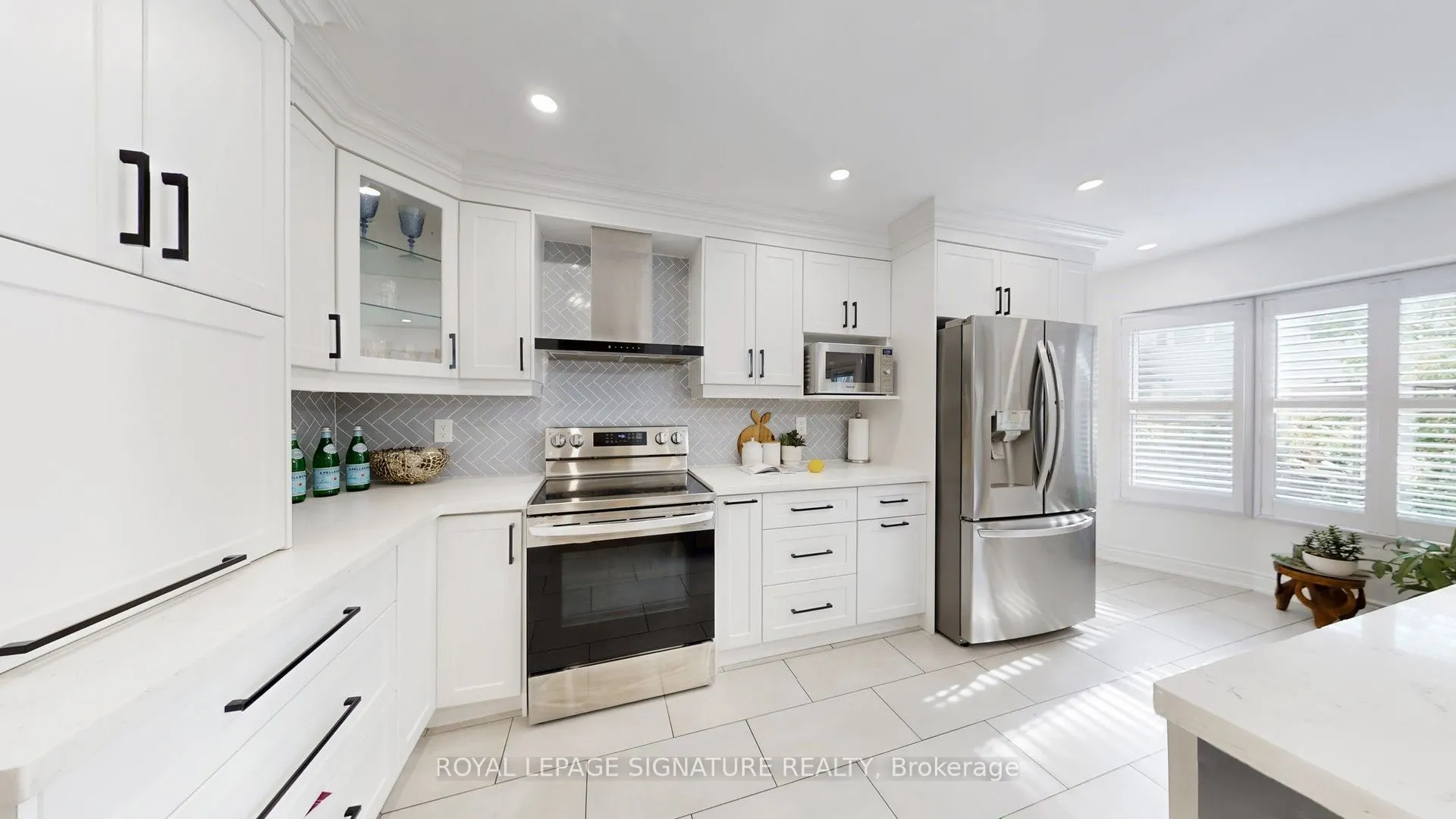 26 Holmbush Crescent
