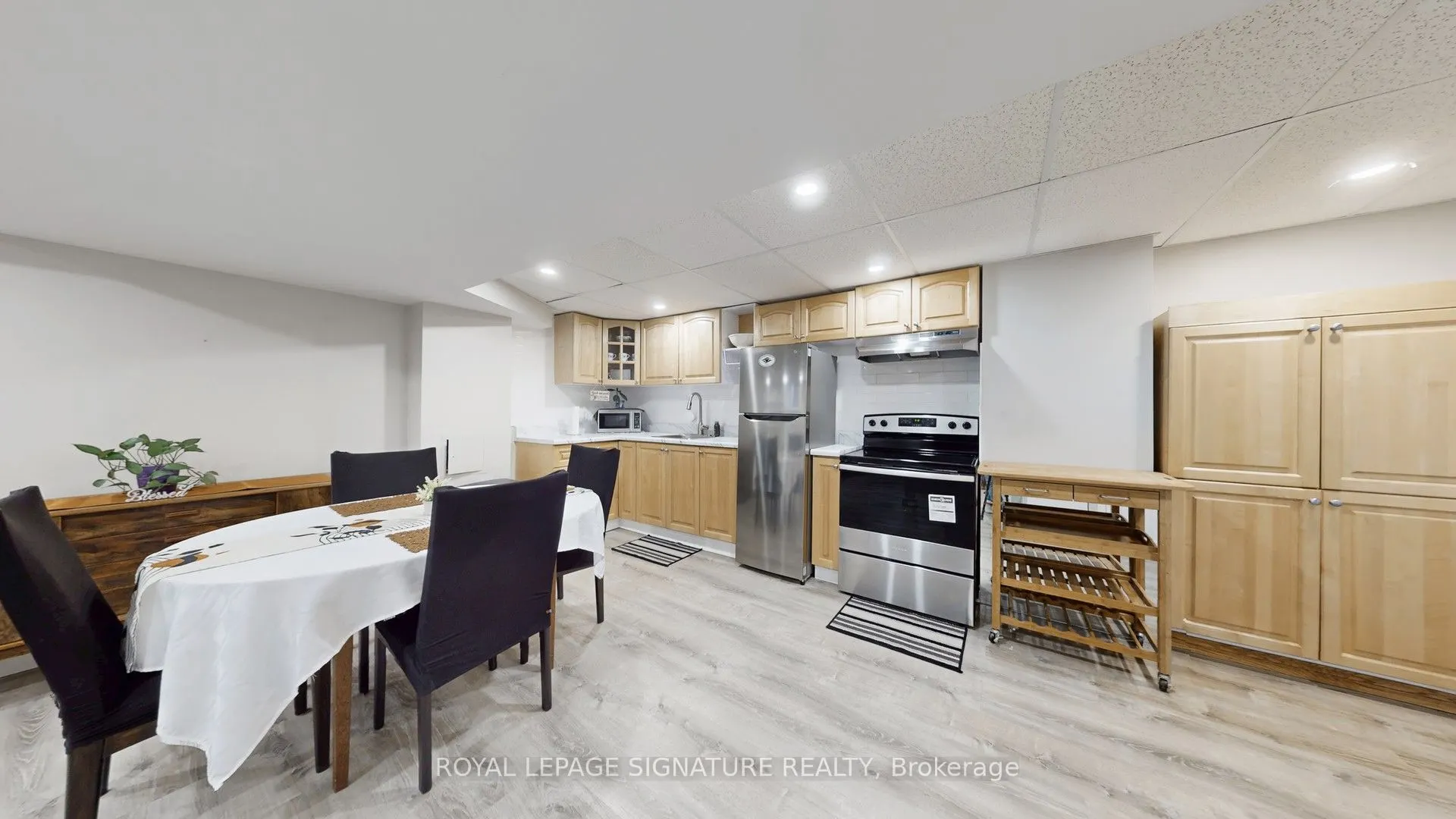 26 Holmbush Crescent