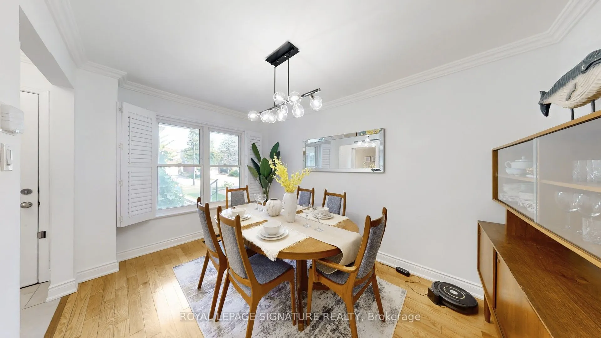 26 Holmbush Crescent