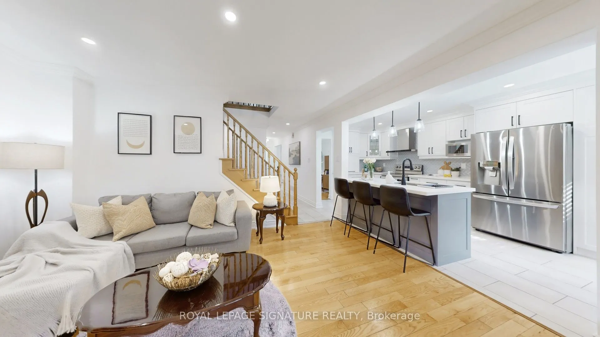 26 Holmbush Crescent