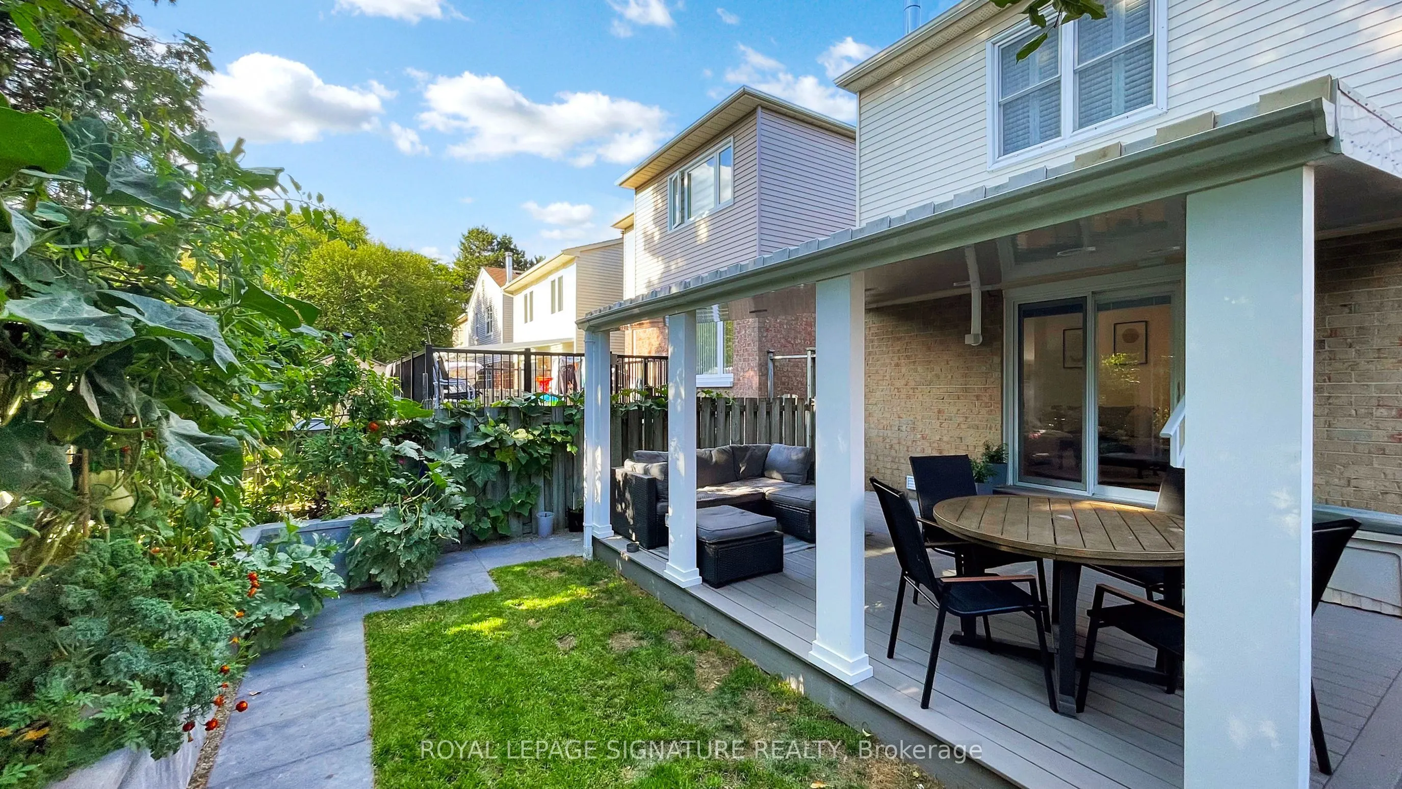 26 Holmbush Crescent